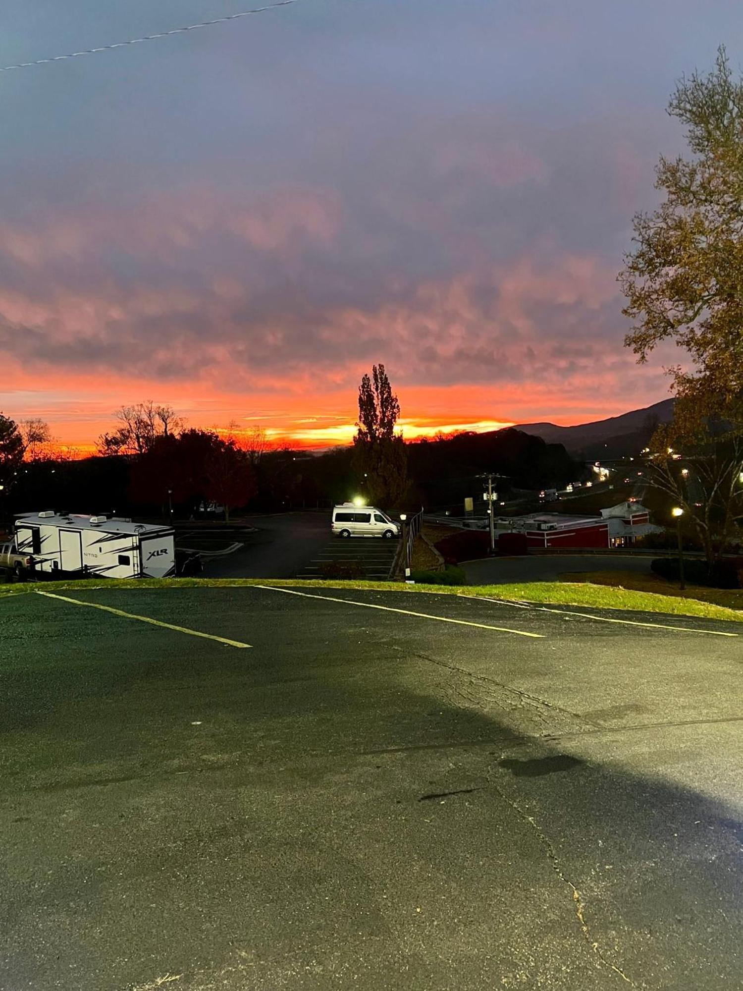 Travelodge By Wyndham Wytheville Bagian luar foto