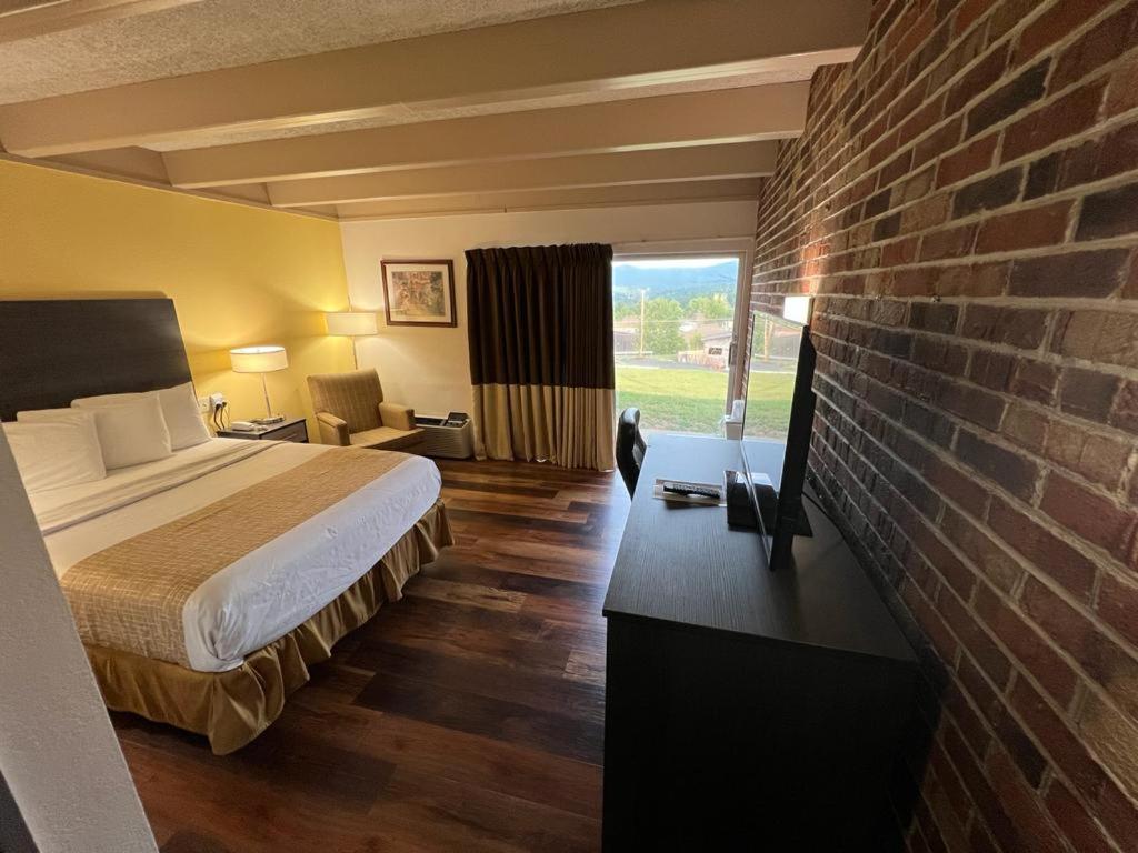 Travelodge By Wyndham Wytheville Bagian luar foto