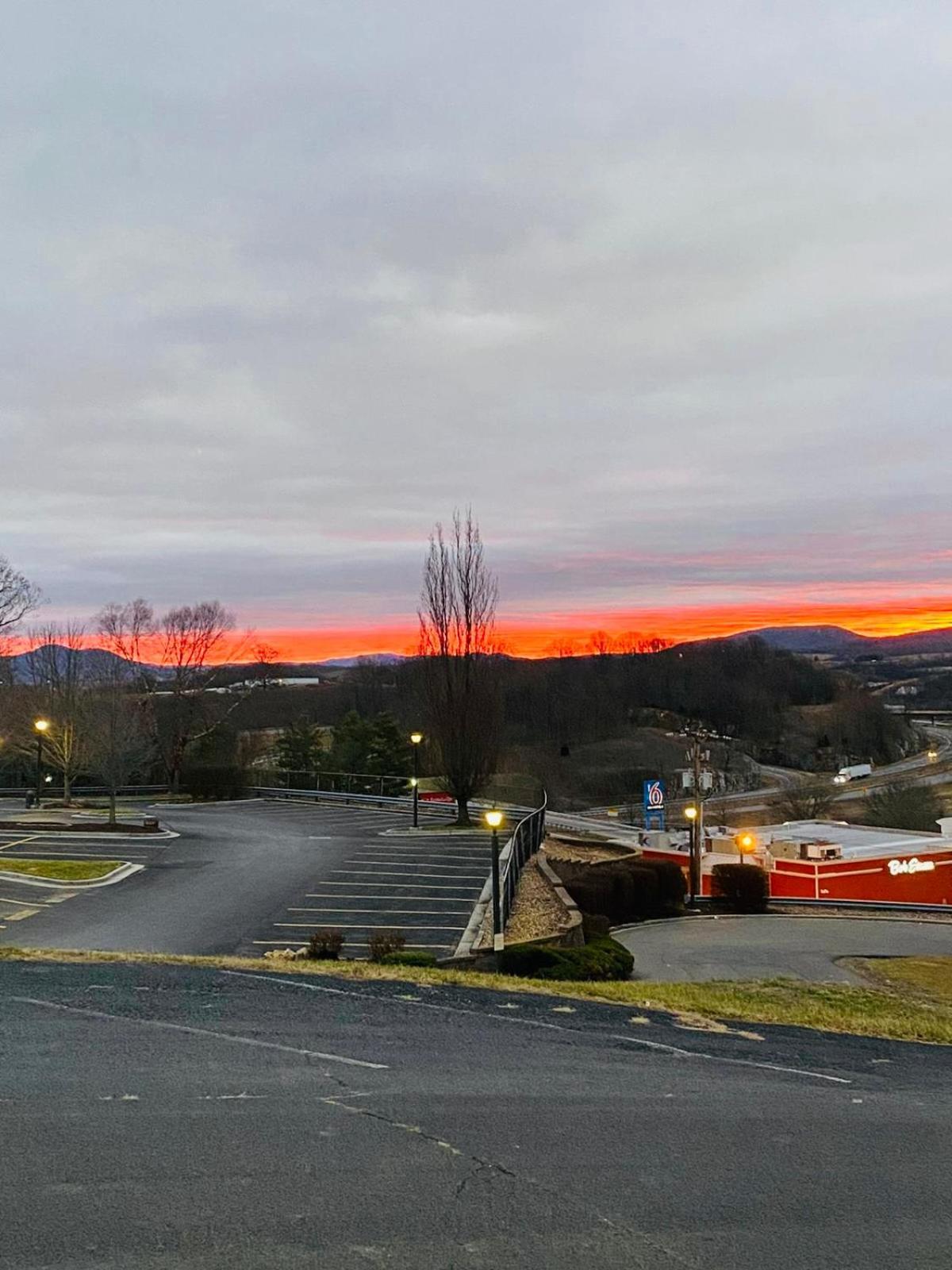 Travelodge By Wyndham Wytheville Bagian luar foto